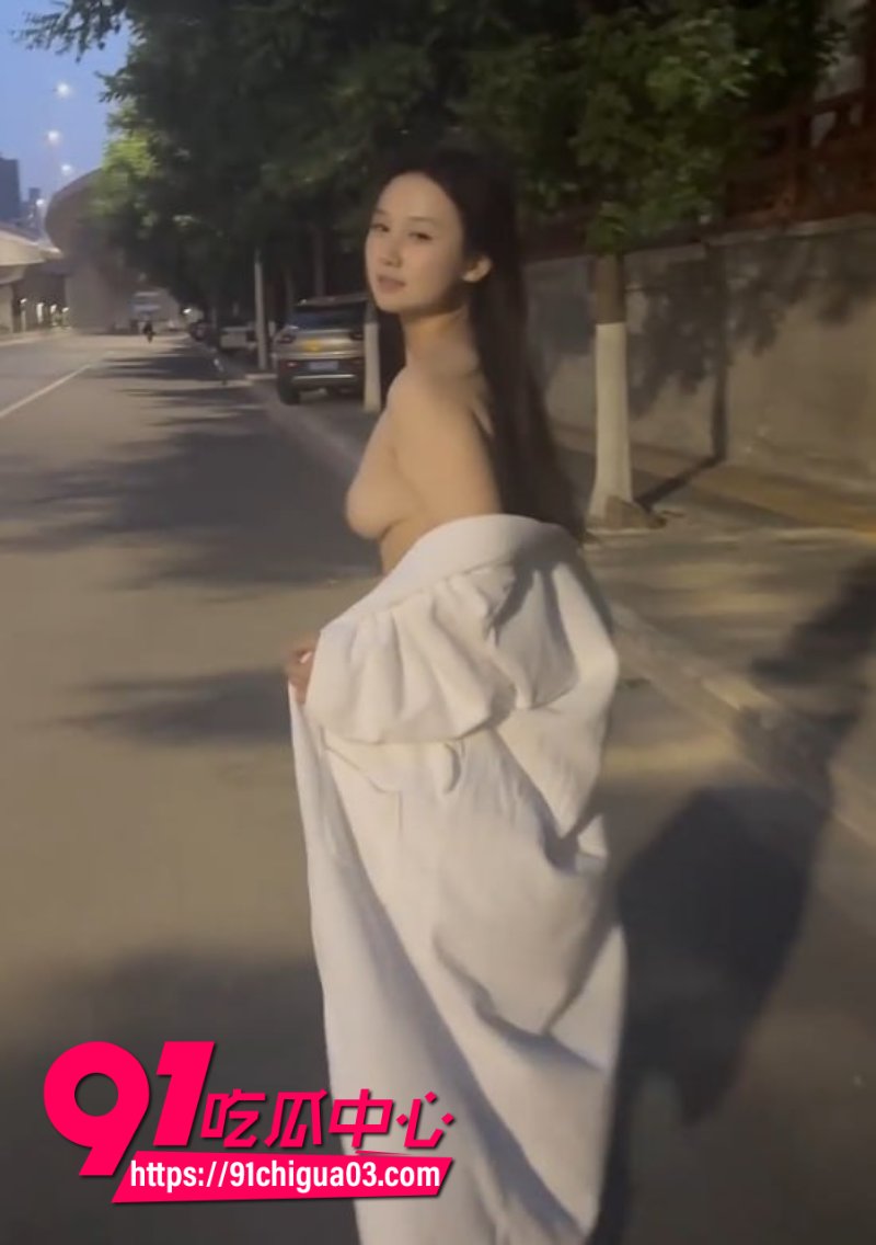 陕西反差嫩模 乐乐 为了完成主人的任务 被主人带到街上极限露出