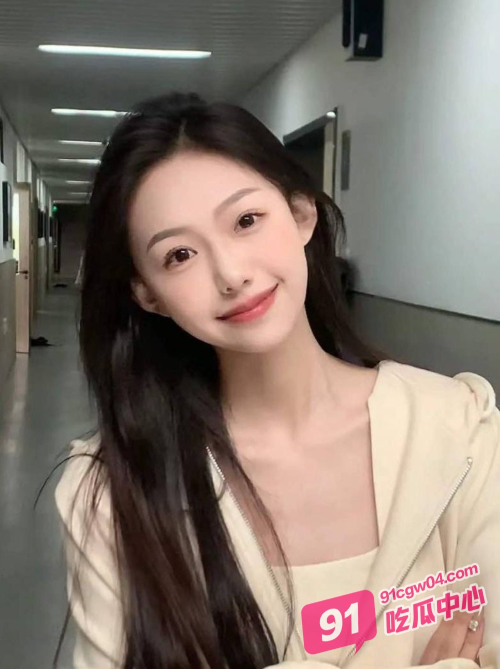 美艳少妇陈可人骚气十足 与炮友酒店大战 衣服都还没脱完就迫不及待了！ 配图2