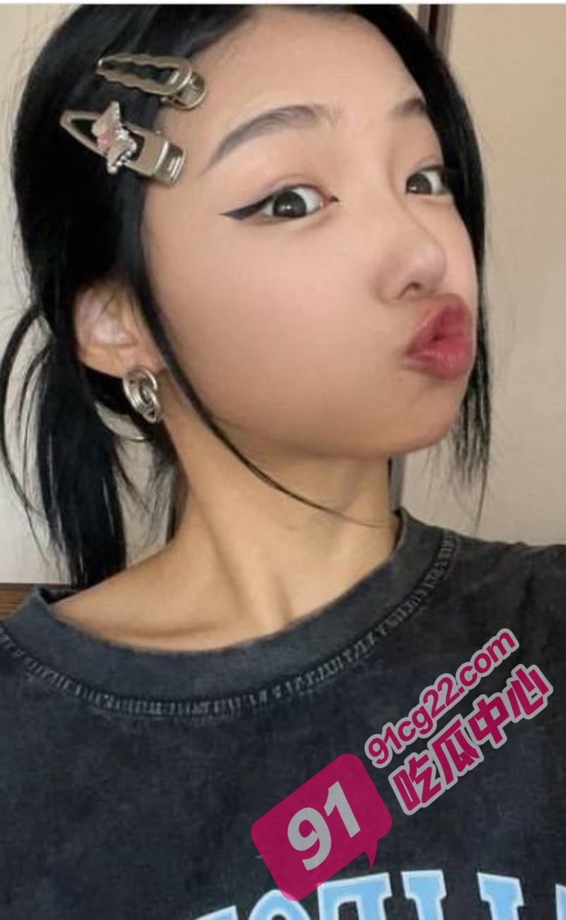 约炮石家庄20岁清纯学生妹 皮滑肉嫩无套抽插姿势百变！ 配图3