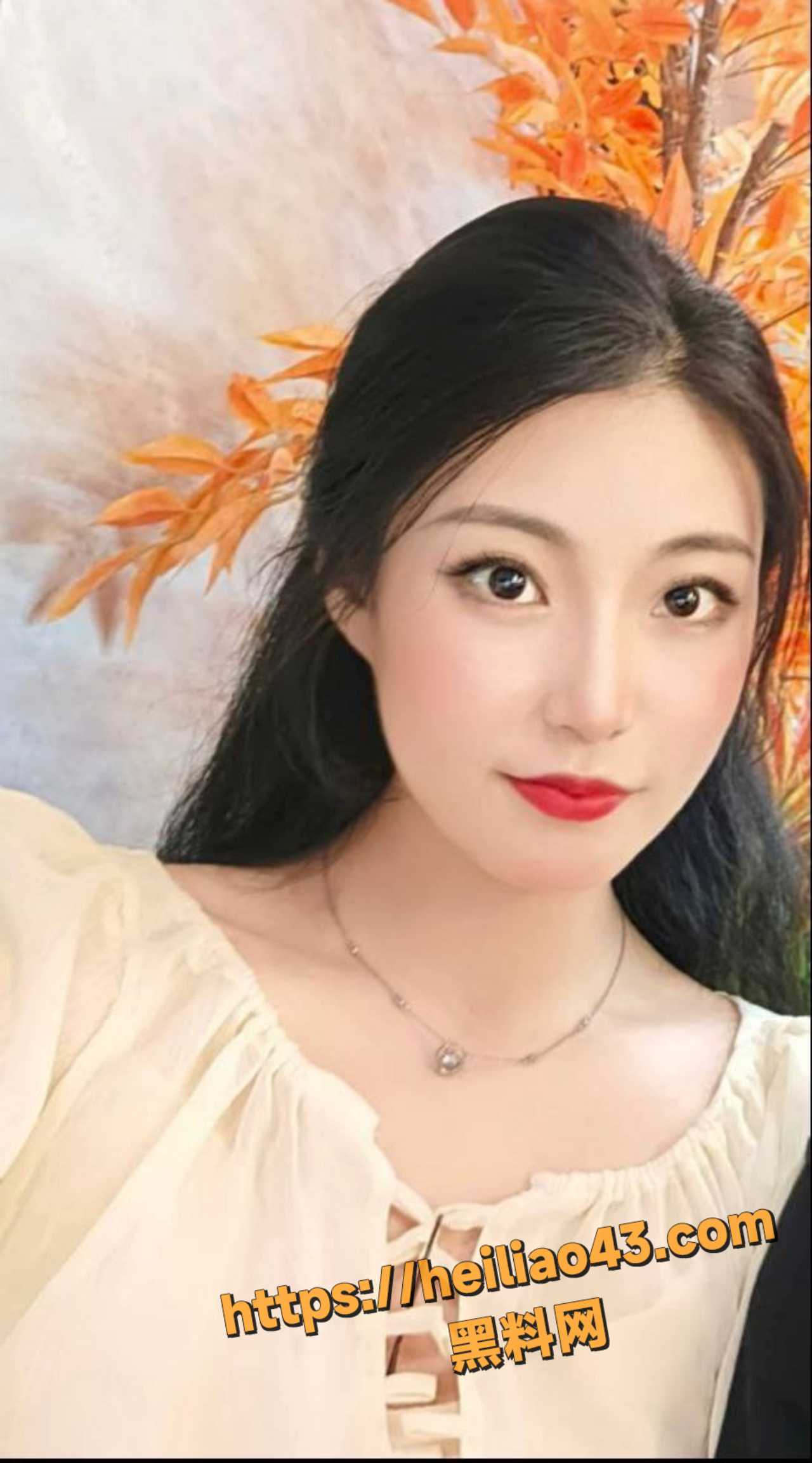 求欢的老师 洁白平坦的小腹与少年的阳具完美地契合在一起！ 配图