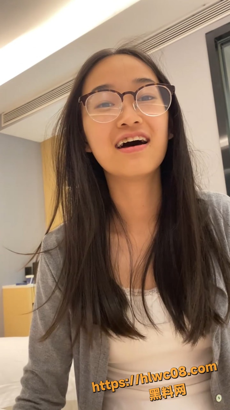 打王者认识的小骚货眼镜妹 孙萌萌 约到酒店各种暴操抽插 反差感拉满