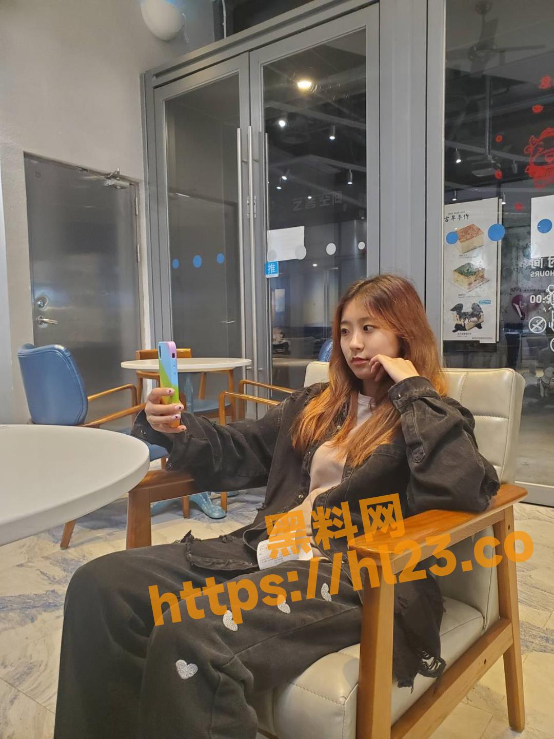 探探约操高颜值女大学生妹子，美鲍美乳，被干起来两个奶子还一晃一晃的，撸管强推