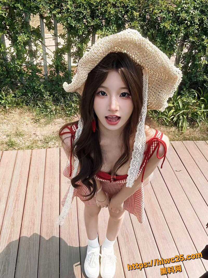 顶级反差婊 超高颜值无毛嫩穴 露脸调教性爱自拍 后入抽插臀部摇摆