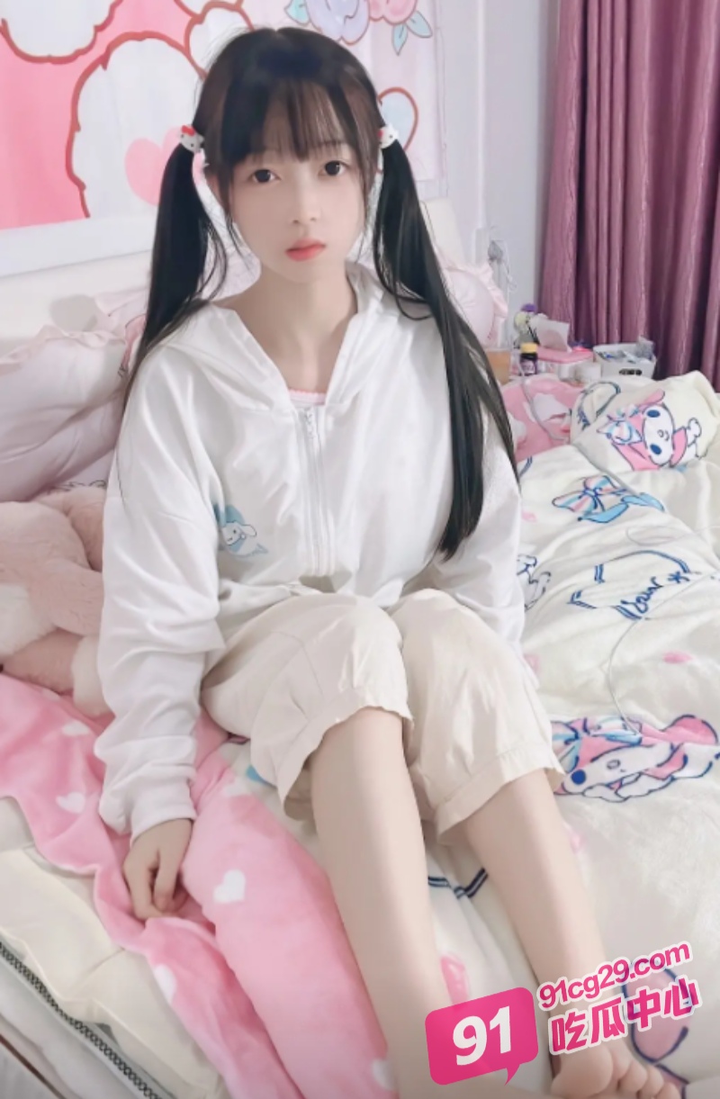 甜美萝莉直播上吊自杀 停止挣扎后出现尿失禁 看起来异常真实不像演的！ 配图2