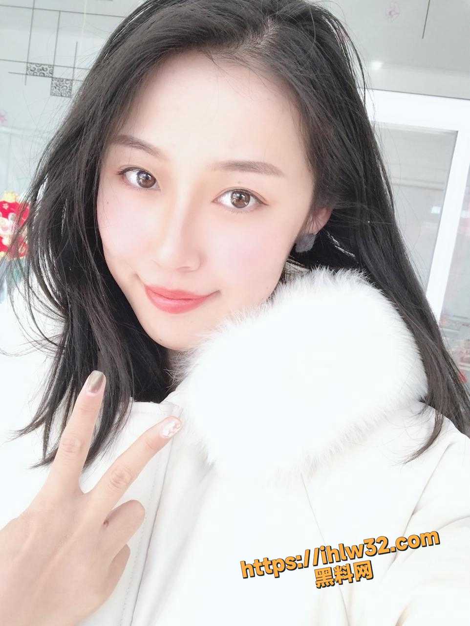 狼友分享珠海某科技公司女设计师 劈腿男友被炮友打桩式无情后入顶穴 小穴都给干红肿！