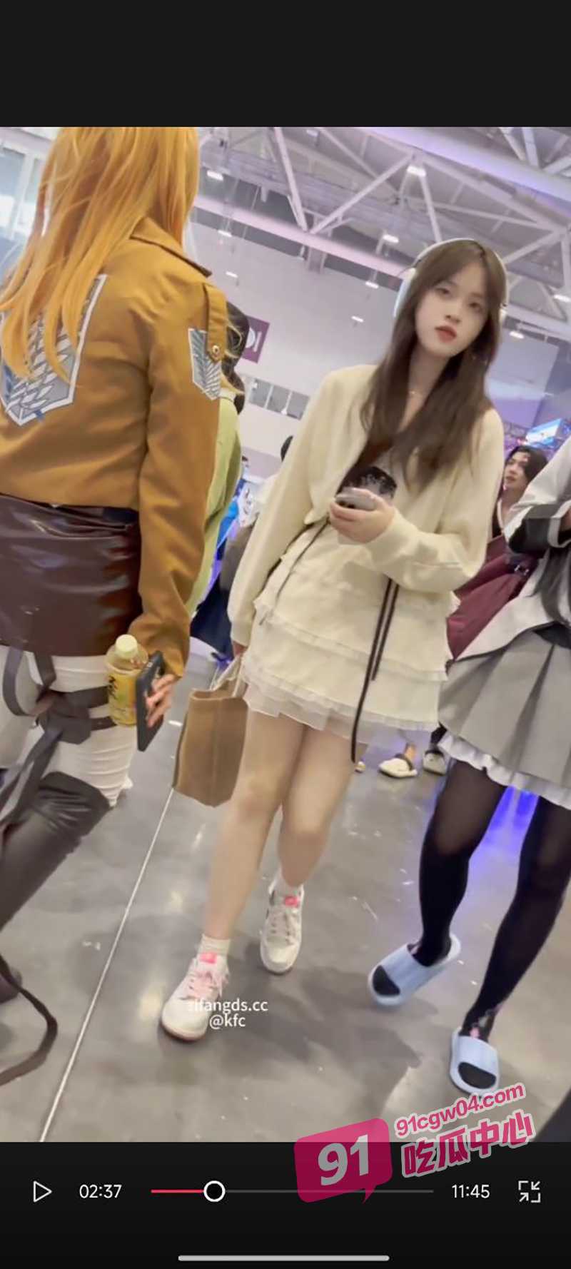 大神漫展顶级抄底学生妹 骚货不穿内裤超级炸裂 给大家欣赏一下裙下风采!