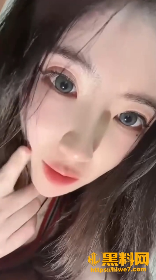 深圳第一深情 巨乳黑丝少妇吊带诱惑 喷奶骚到让人把持不住
