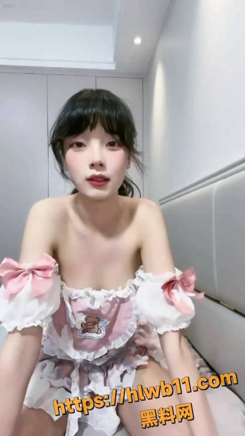 极品清纯反差婊 梦梦 最新定制福利视频流出 重金调教脸逼同框 阿黑颜小母狗彻底坐实！
