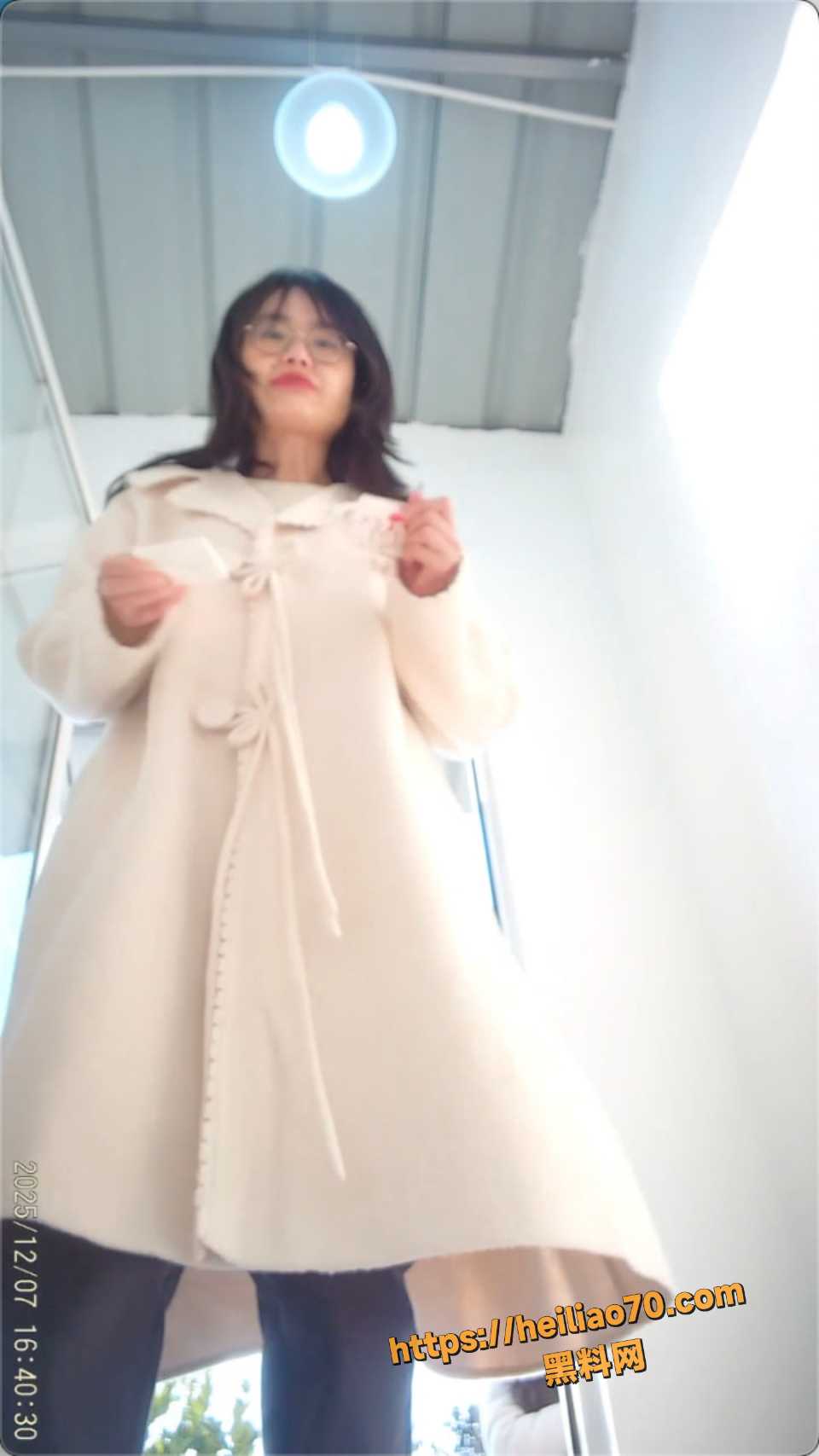景区女厕偷拍升级 高清摄像拍摄 极品微毛嫩逼 享受极致视觉体验 用户求瓜