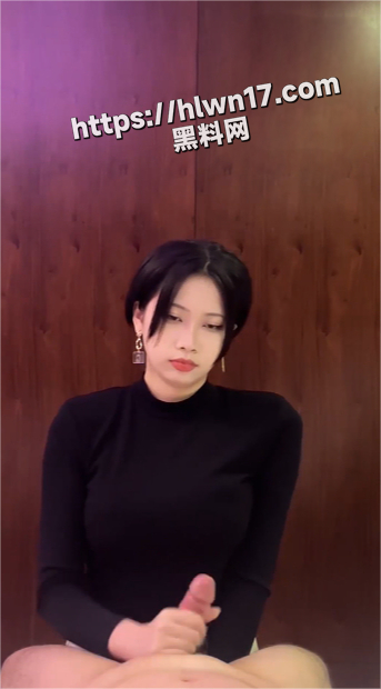 马眼也是洞也能被玩弄 专门调教男奴的御姐型博主 安女王 玩弄马眼以及双女虐龟男 美女蹂躏男别提有多爽了！