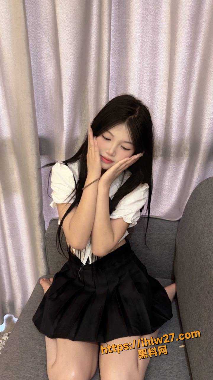 长沙环保学院 宋欣芮 女大嫩妹 这个小穴真的够粉嫩 谁看谁不想嘬一口 缺男友止痒 快去帮忙！