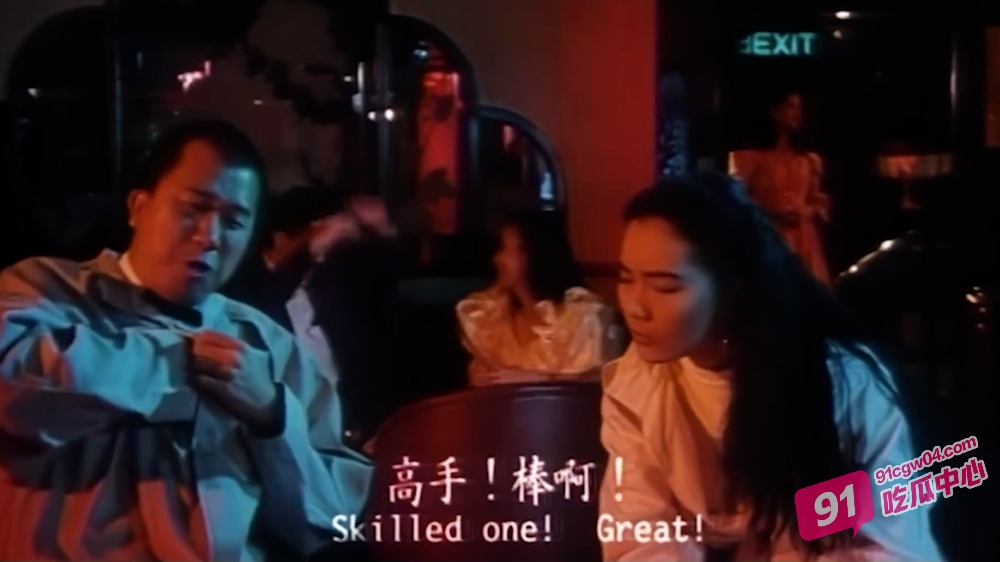 香港早期经典三级片：性感警花黑帮卧底 为获信任献身多人 香艳美乳魅惑肏穴叫得骨头都酥了 配图3