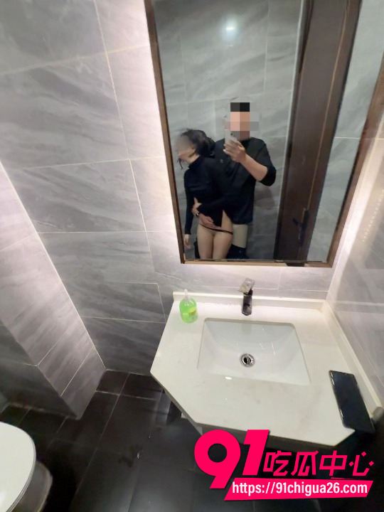 海角大神极品堂妹新作 堂妹让我送她跟朋友聚会 等到半夜再ktv里强上了醉酒的堂妹