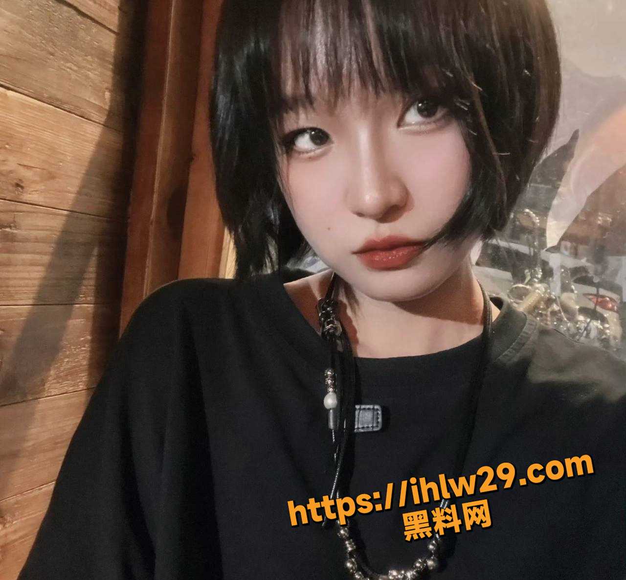 湖北武汉市政法大学短发学生妹 周芸芸 大学期间与人渣男友性爱视频被男友出卖 酒店开房破处视频流出！