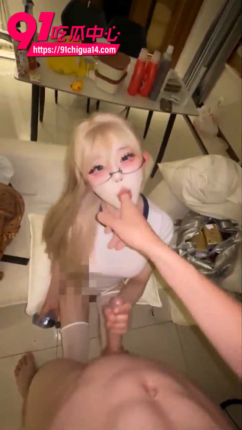 原宿风精神小妹给社会大哥口暴吞精1 原宿风精神小妹给社会大哥口暴吞精1