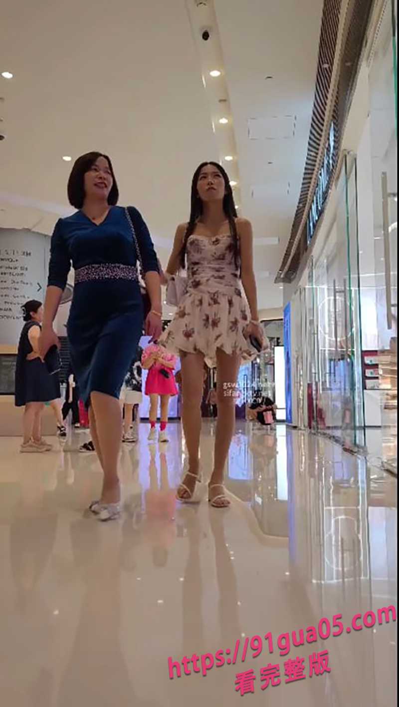 抄底大神商场抄底高清合集 骚内若隐若现让人垂怜！ 配图3