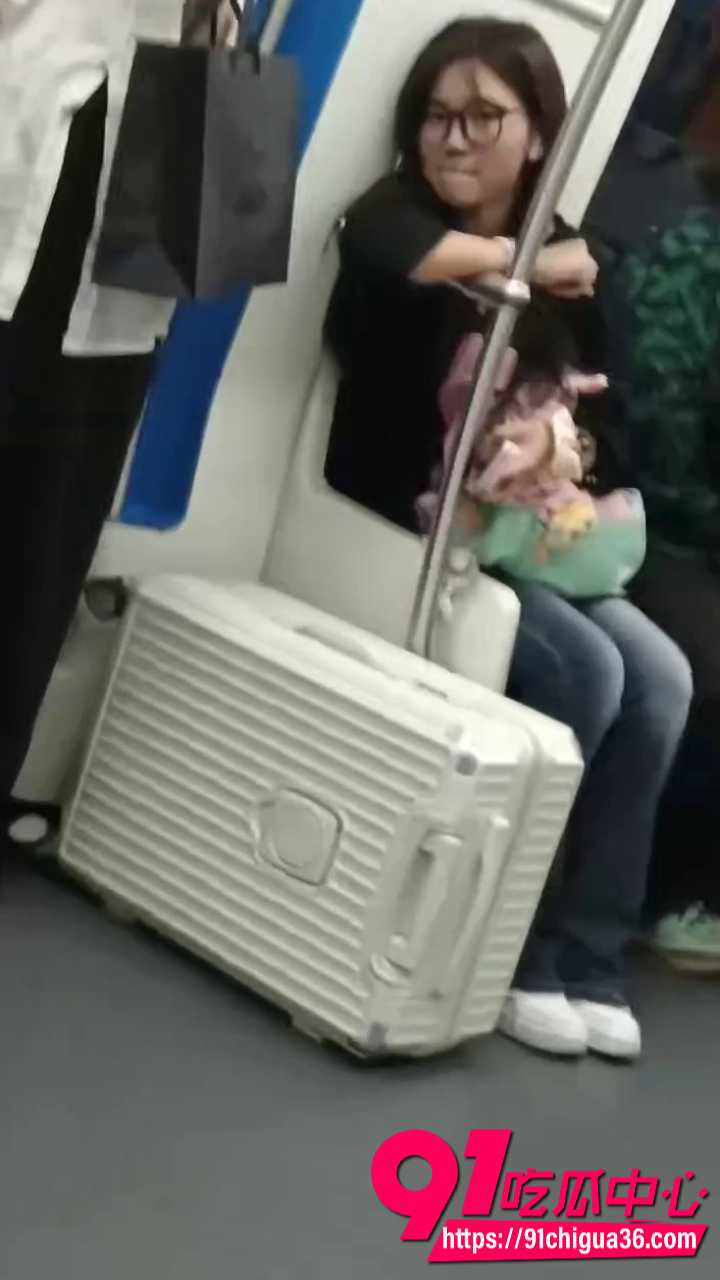 地铁反差猛男公开打飞机1