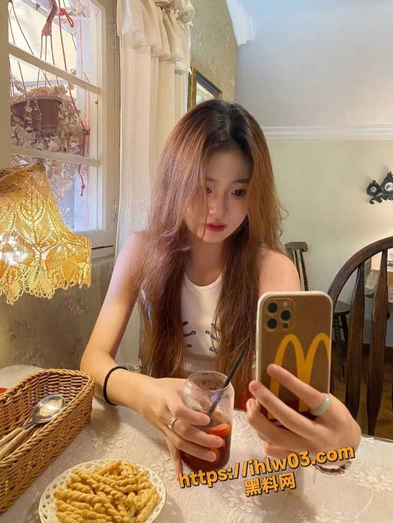 传媒学院校花被渣男抛弃后曝光 超高颜值完美身材极品翘臀 已调教好便宜了后来人