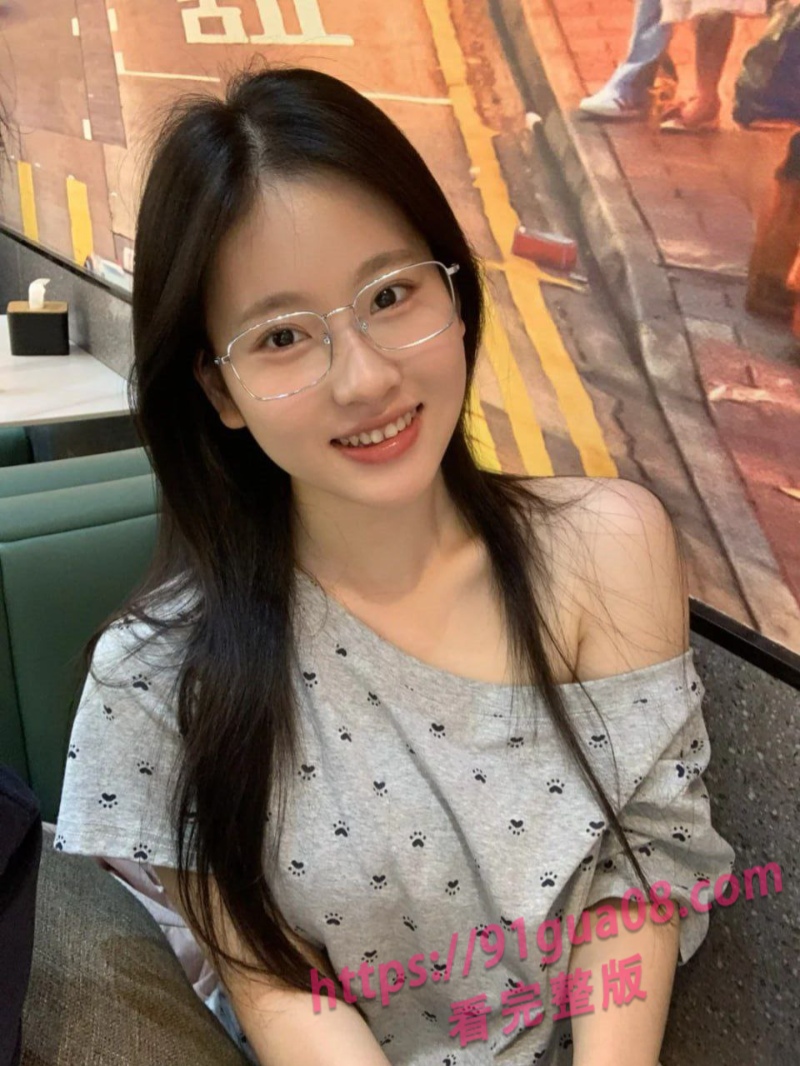 深夜烧烤变乱伦狂欢 妹妹身穿情趣连体衣勾引哥哥 这谁受的了