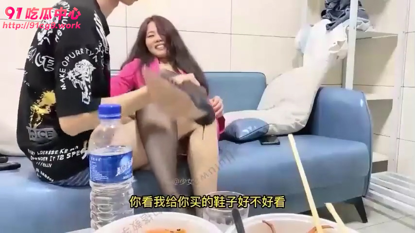 棒小伙爱上俏寡妇～勾搭丧偶良家 毫不怜惜大开大合 潮喷犹如洪水决堤！