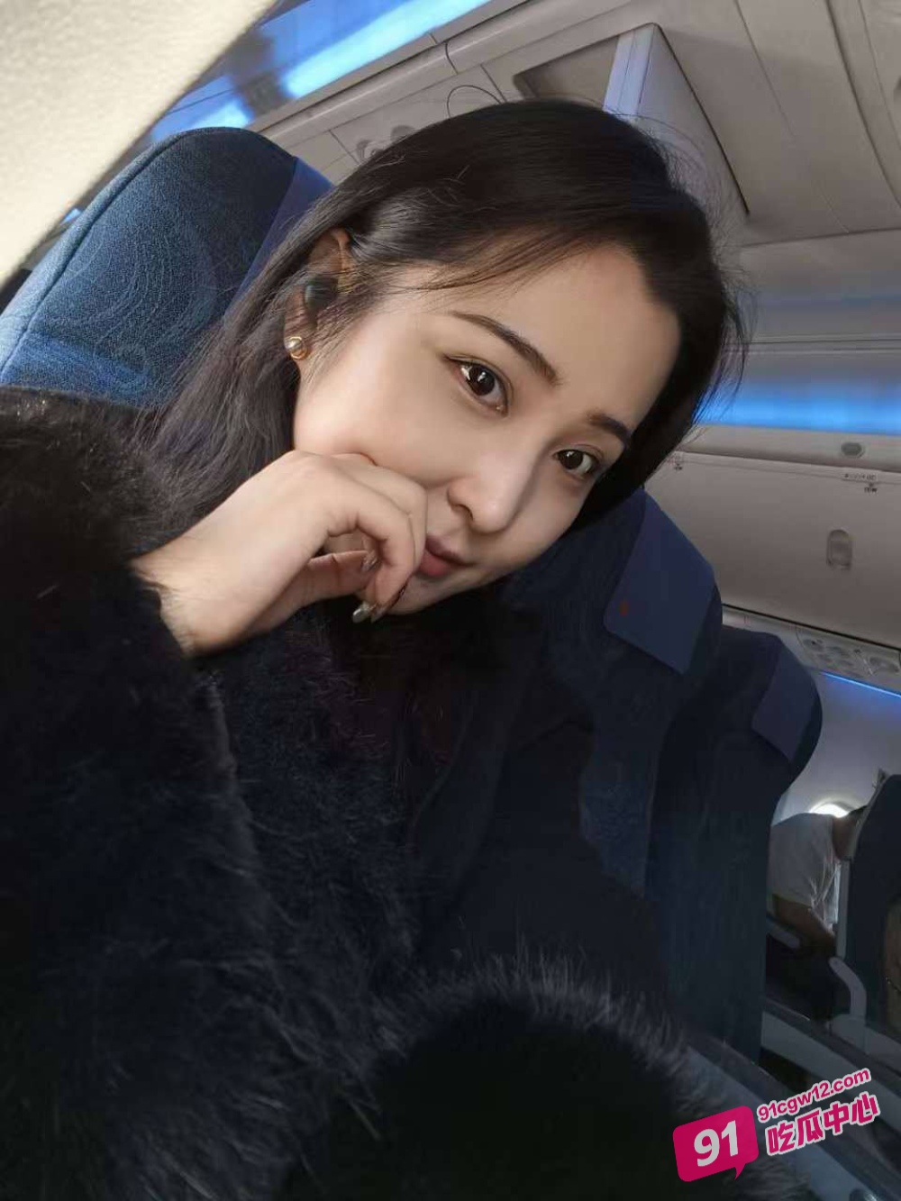 终于等到暗恋的妈妈闺蜜离婚 看着她深情口交吞精 真是离了大谱啊！ 配图