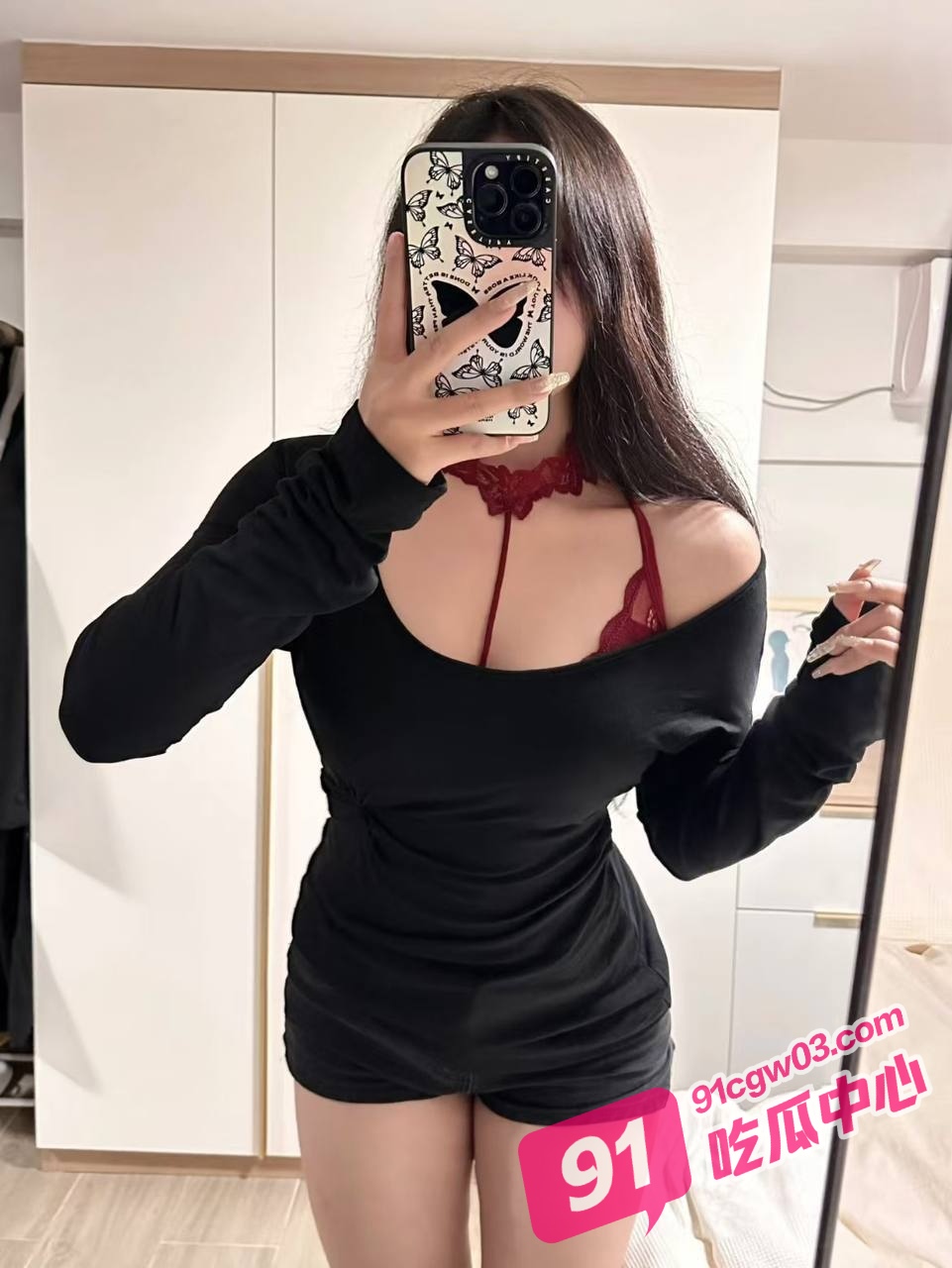 主播八月未央最新定制视频～渔网袜美女激情骚舞后掰穴展示粉嫩无毛逼！ 配图8