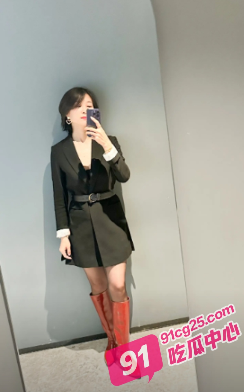 叔嫂乱伦之内射危险期的嫂子 太过兴奋把嫂子肉丝屁股打肿了! 配图