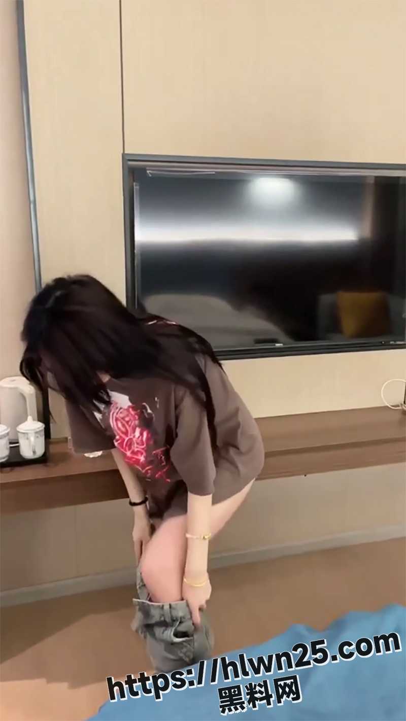 大神探花偷拍系列 极品外围长腿女神 深喉吃鸡暴力猛怼 操的香汗淋漓呻吟不停！