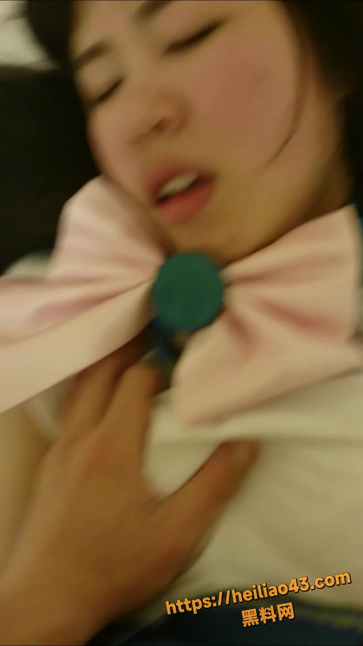 高贵气质美女 与绿帽老公朋友狂野3P大战 自拍视频云盘意外泄露完整版！
