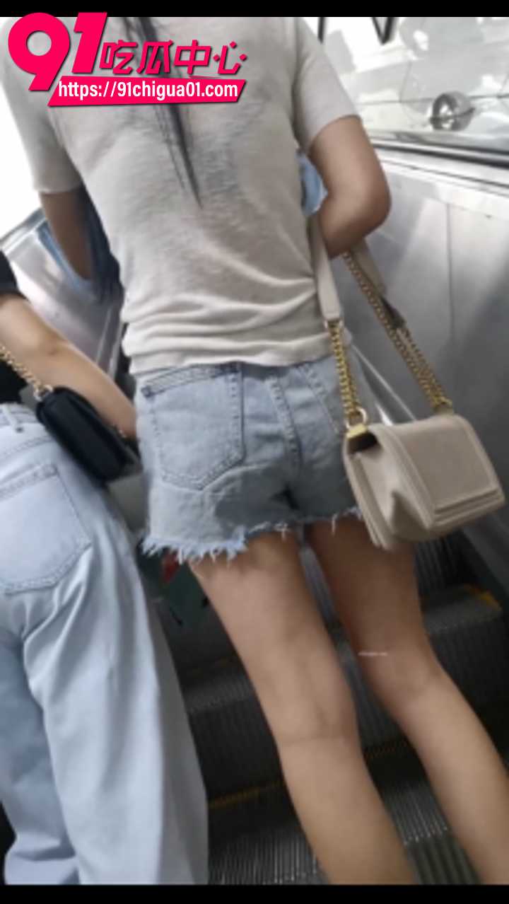 地铁涂鸦性感美少女1 地铁涂鸦性感美少女1