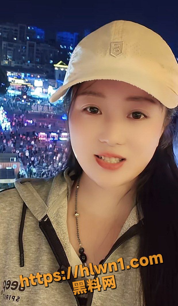 表姐房间摄像头偷拍泄密 意外拍到其玉手指插骚逼还换着姿势自慰至高潮！