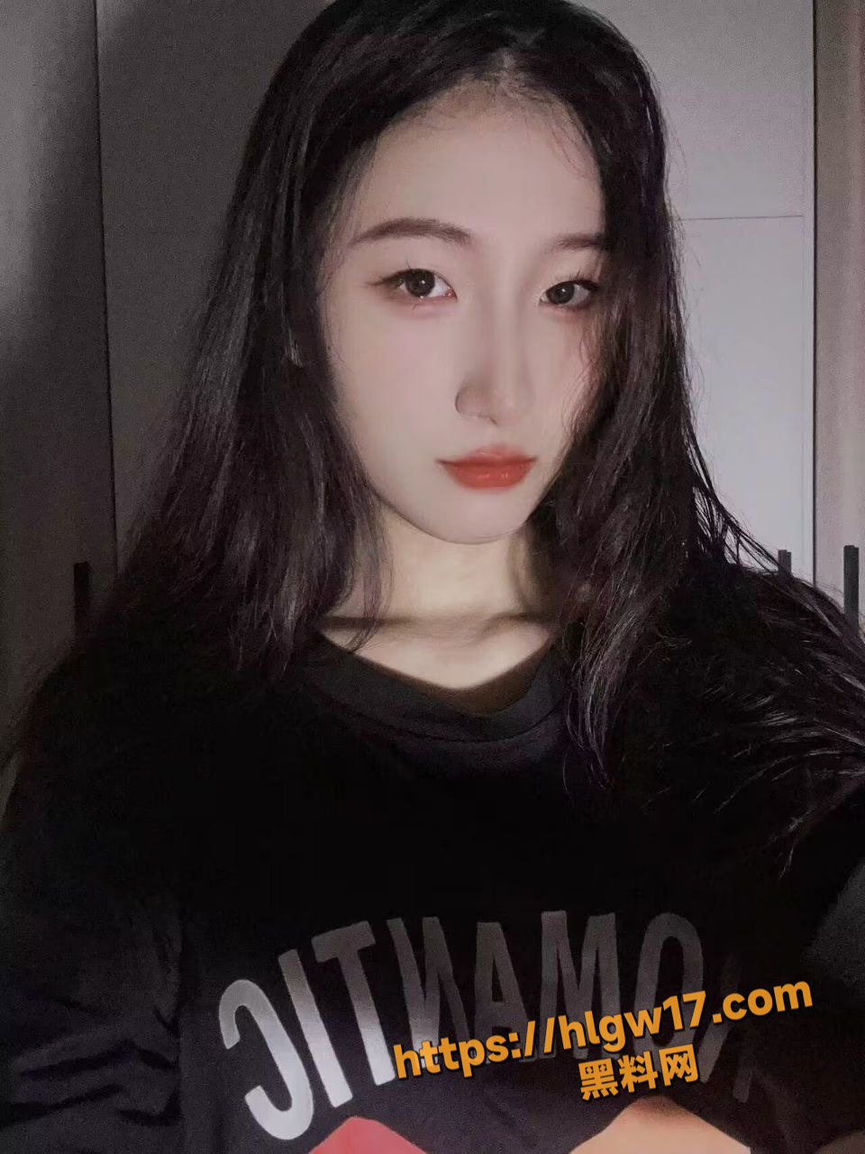 山东菏泽小情侣初次酒店同居 眼镜妹诱惑男主大手伸进短裤挑逗湿润嫩穴 娇躯颤抖大战一触即发