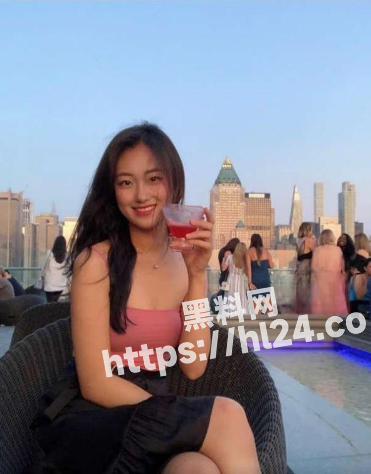 婊子Cindo美国留学期间跟黑哥做爱吃大鸡巴 巨根才能激发她奴性