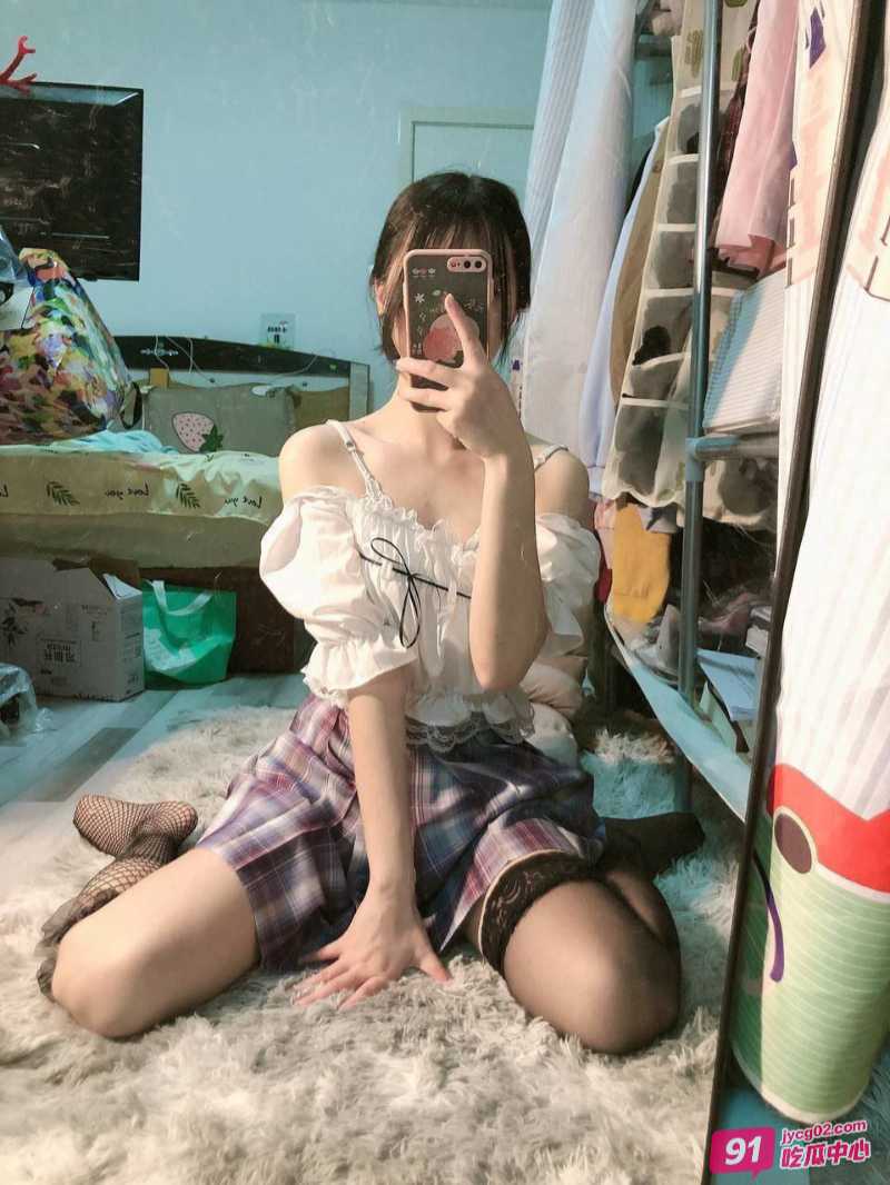 陕西大三学生陈少君约炮 被网友对镜后入疯狂打桩～ 配图4