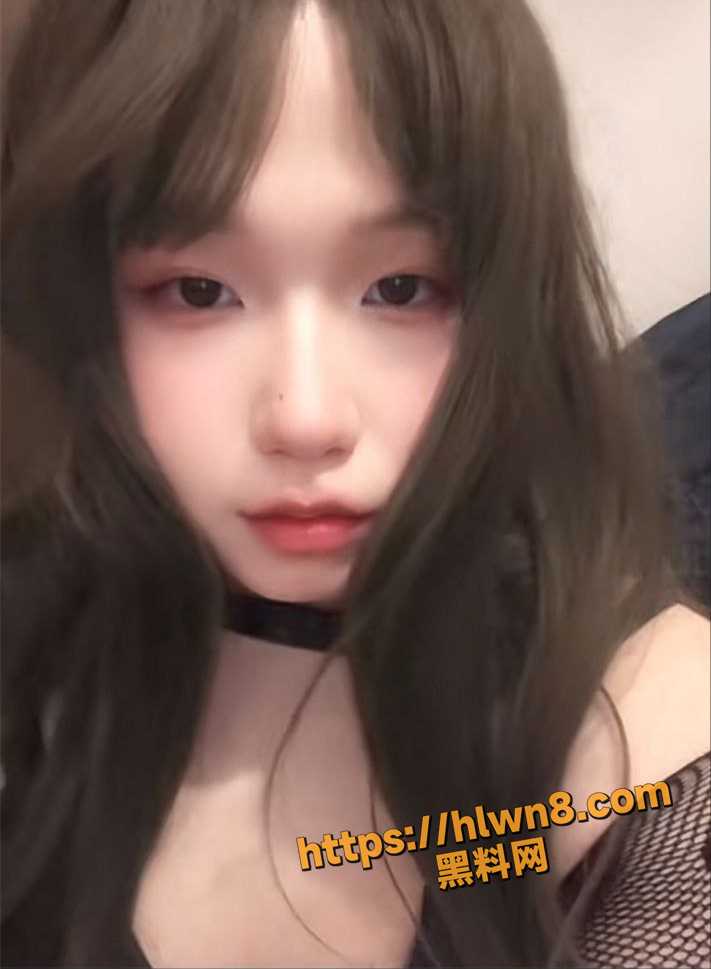 又一媚洋婊被曝 意大利留学生 刘慧沁 甜美梨形身材活好不粘人 却沦为洋人胯下小母狗！