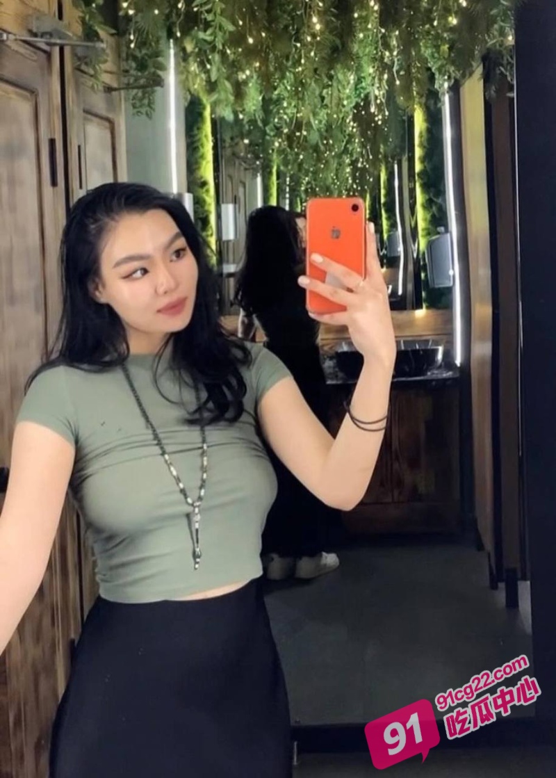 呼和浩特丫丫养生馆老板娘白二丫 一边口交一边回复老公出轨的感觉真爽！ 配图5