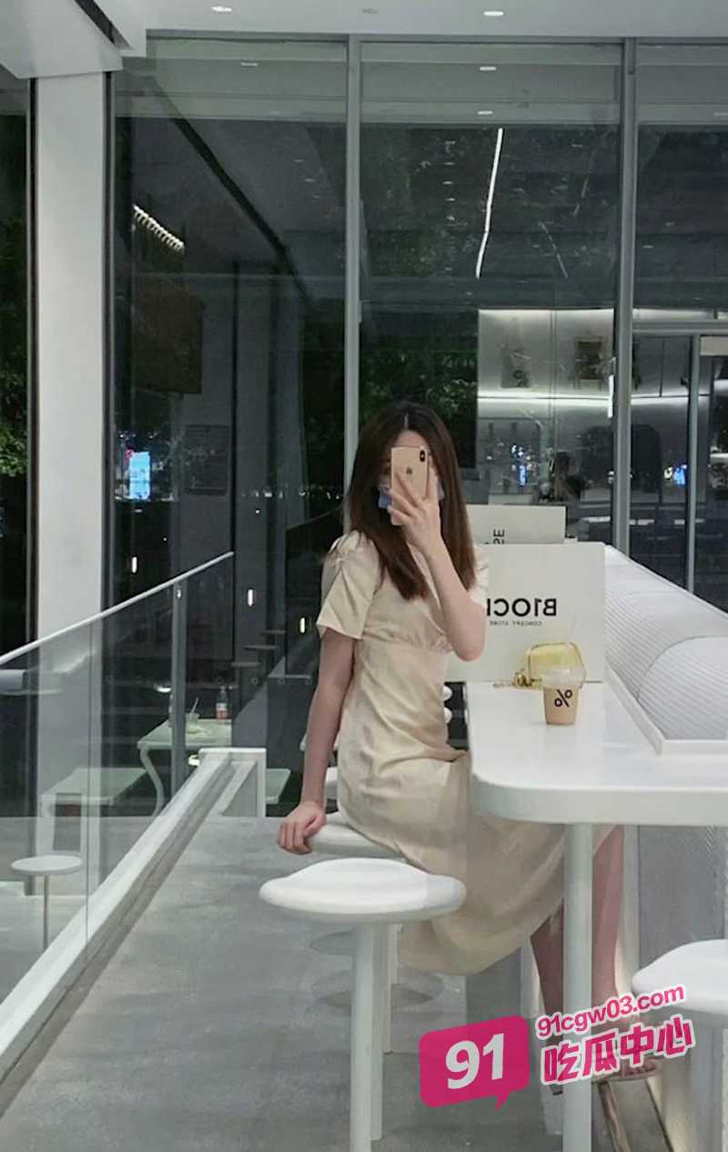 浙江小姐王宇欣 穷人女神富人母狗 大神豪宅圈养性奴母狗日常舔脚喝尿啪啪！ 配图3
