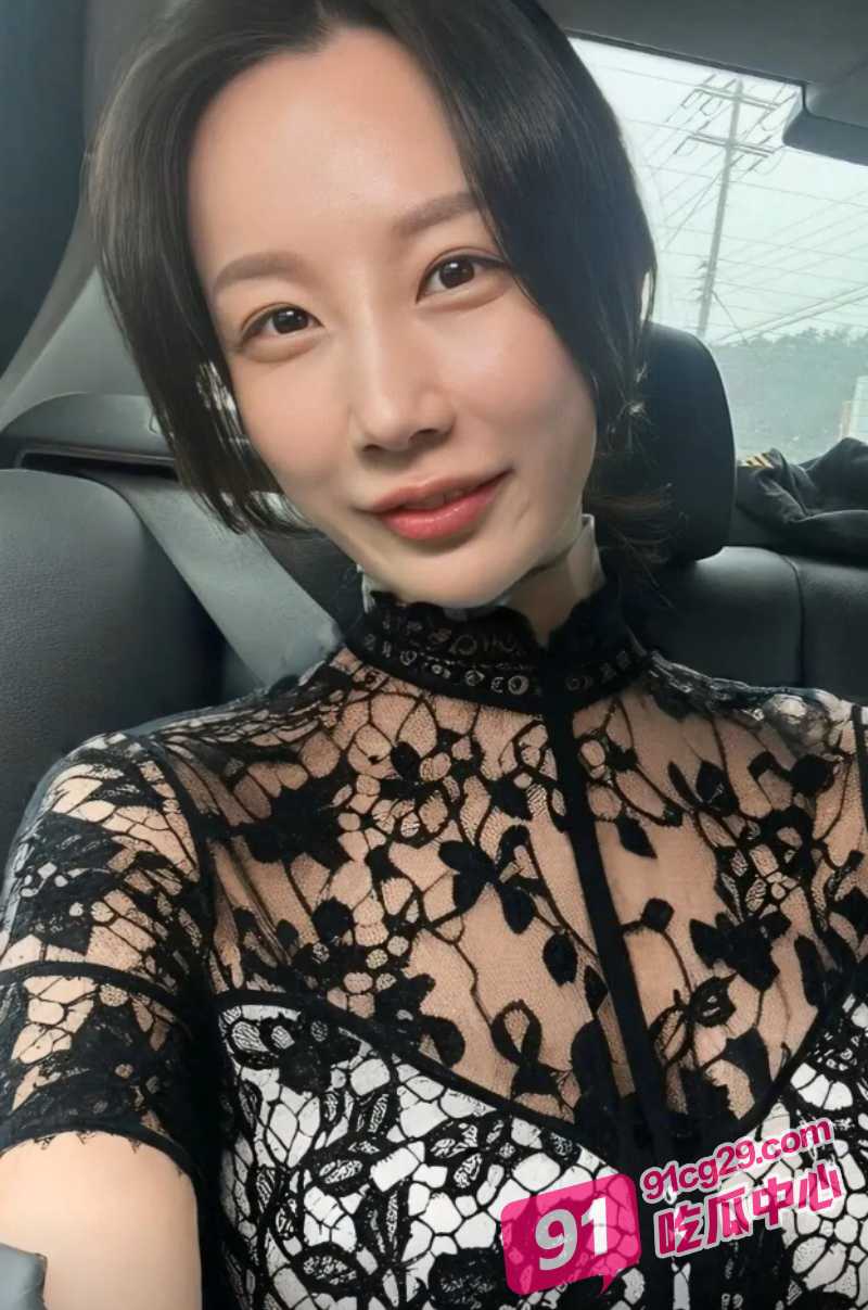 江苏性欲旺盛人妻秦羽墨 一边操着还要主动嗦手指 销魂的表情看的鸡儿梆硬！