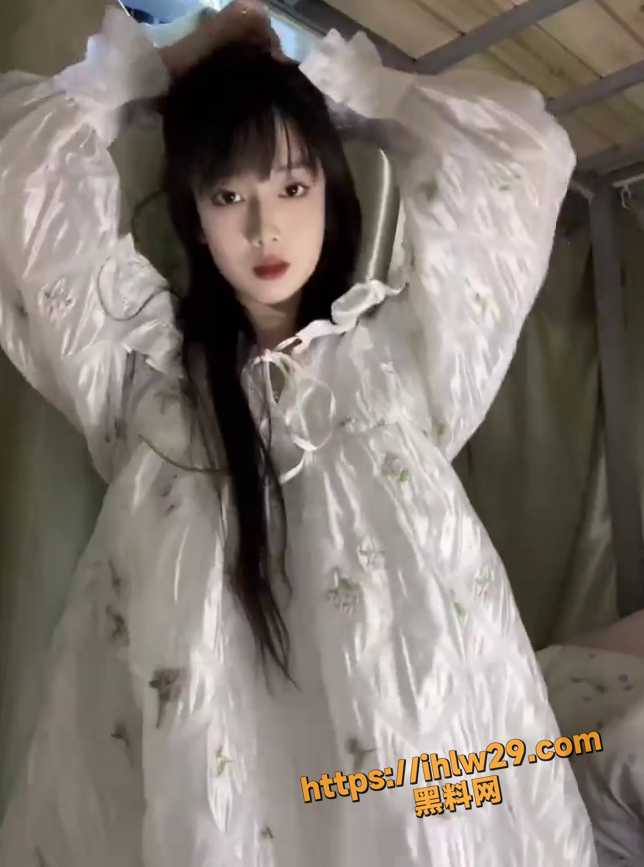 料友投稿自己女友 惠州卫生职业技术学院的女学生 谢燕婷 男友要玩网络调教 宿舍网调视频发送给男友！