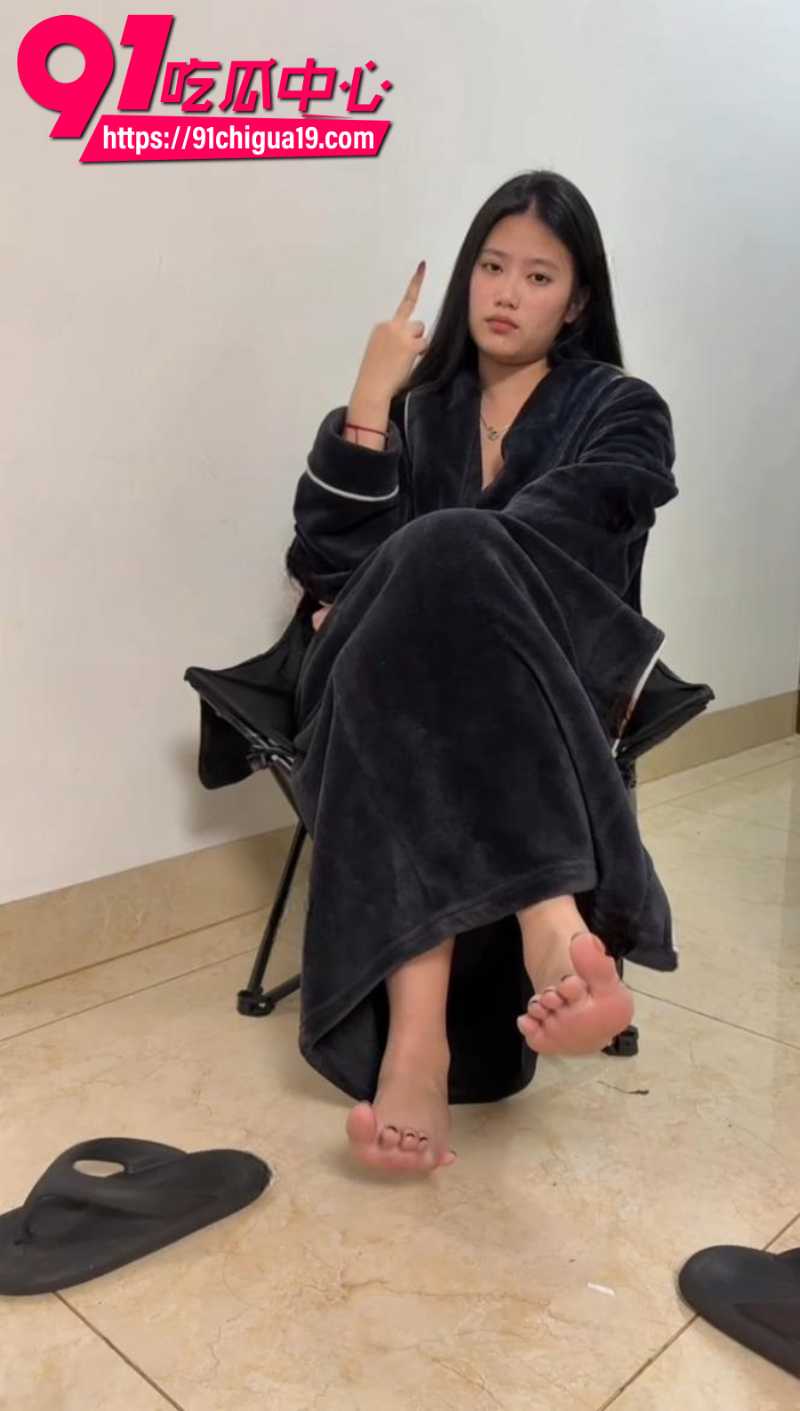 推特女网黄南南爱吃糖 停车场极限露出野尿 大尺度自慰视频合集
