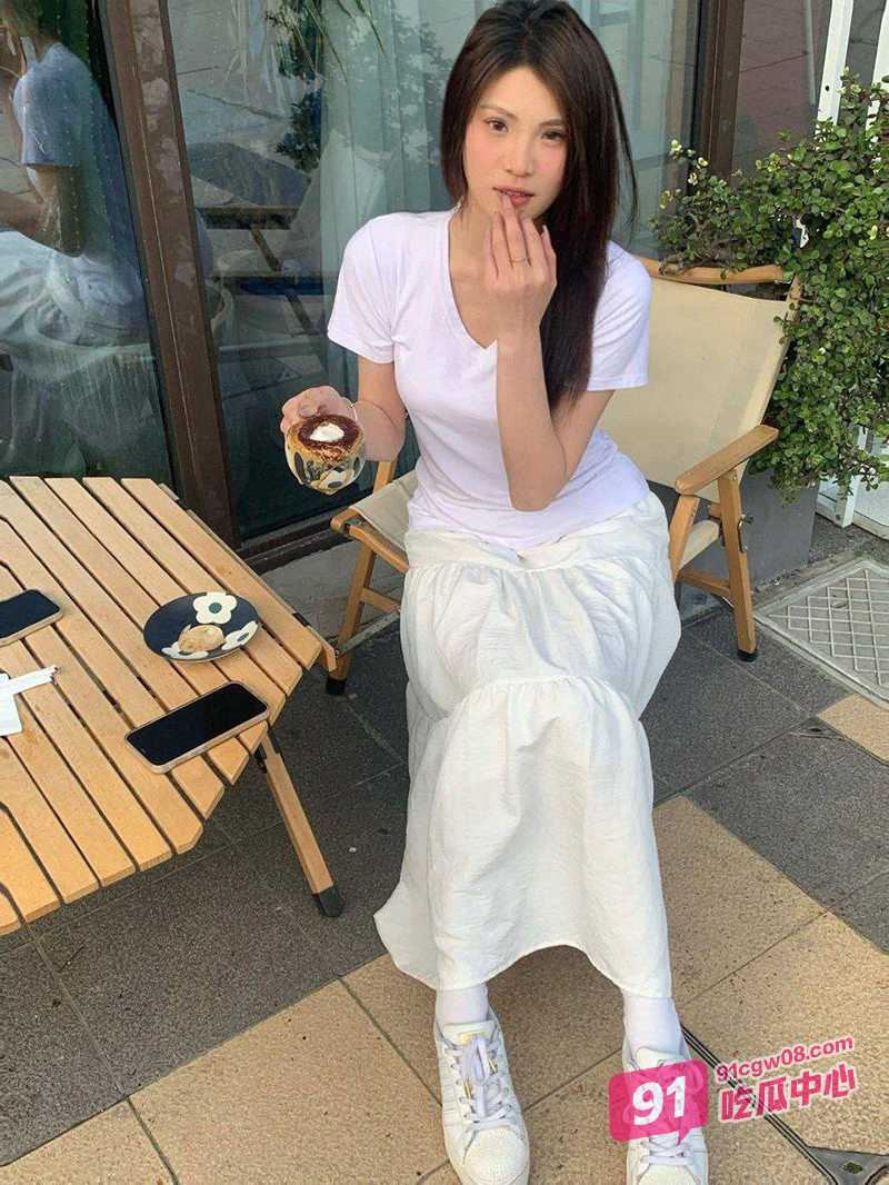 山东眼镜妹曾雨悦调教合集 表面清纯床上却骚的一批 吃鸡做爱的姿势被调教的十分到位~ 配图8