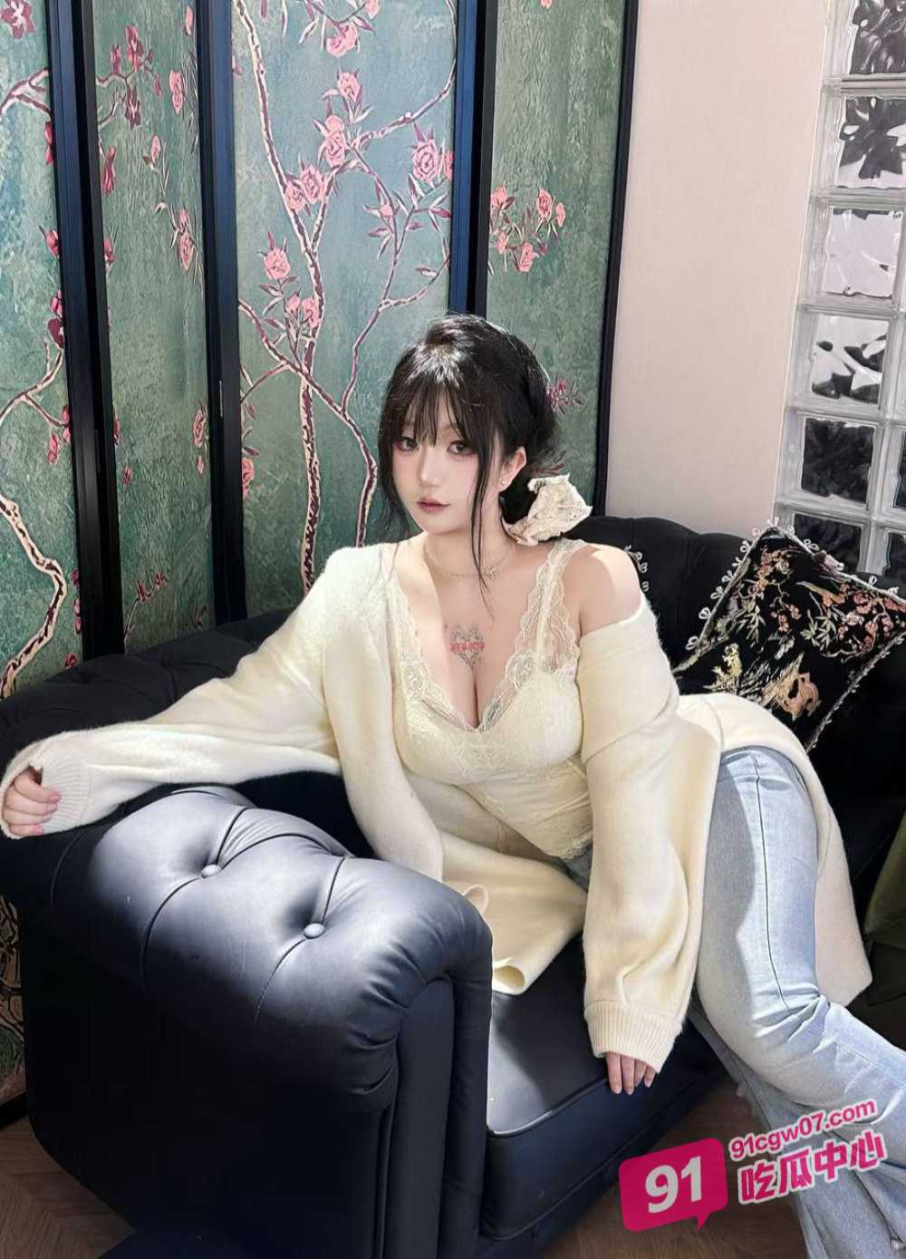 延边美女 韩涵 旗袍白丝榨精 嫩舌舔弄肉棒 无毛白虎小穴被后入猛烈抽插 配图3