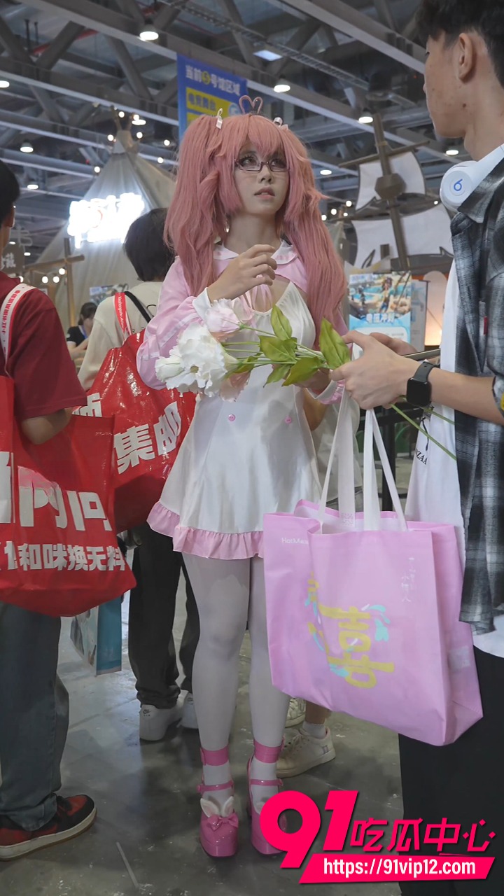 KFC街拍抄底双马尾小姐姐1
