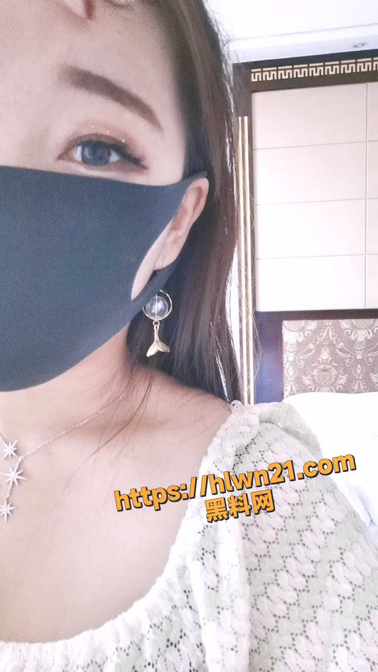 极品高颜值巨乳英语老师 蜜桃吖 课余时间进行下海黄播 户外勾引多名陌生男子随时随地就开干！