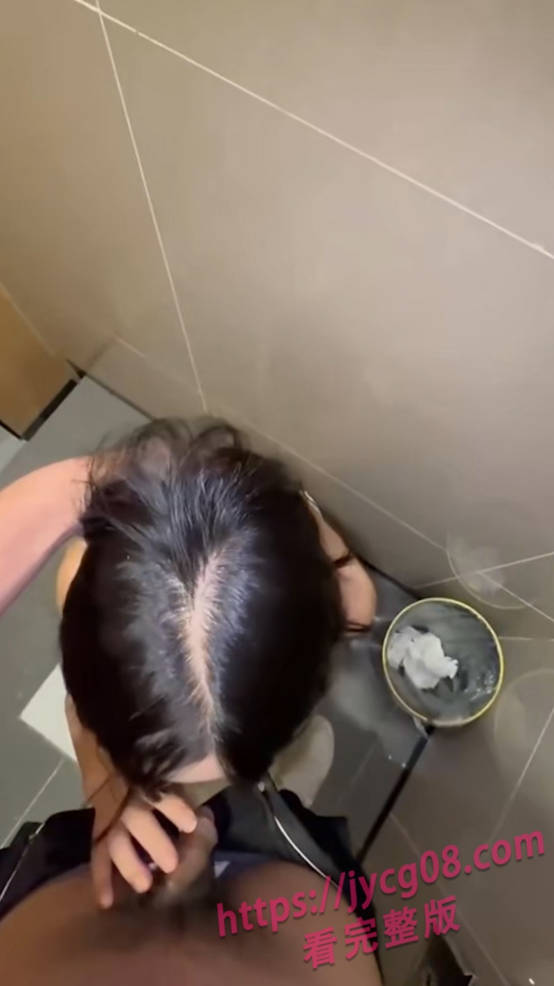 「姐弟乱伦」会喷水的姐姐 后入娇喘的姐姐全程湿身不停！ 配图4