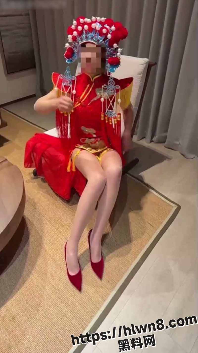 海角社区 会喷水的亲姐姐 元旦跨年夜让我姐穿上独特中式服装 暴力抽插高潮喷出大量淫水