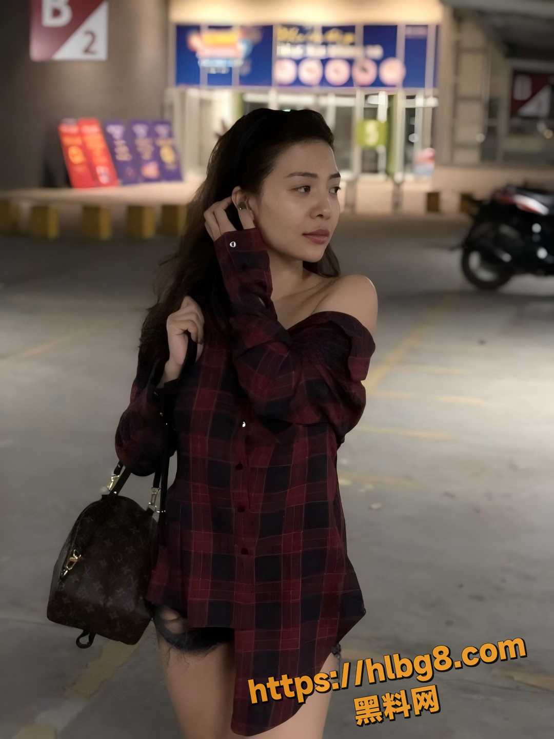 25岁颜值很高又很有气质身材也很好的女教师 课堂优雅 私下狂野 精致性爱生活尽显魅力！