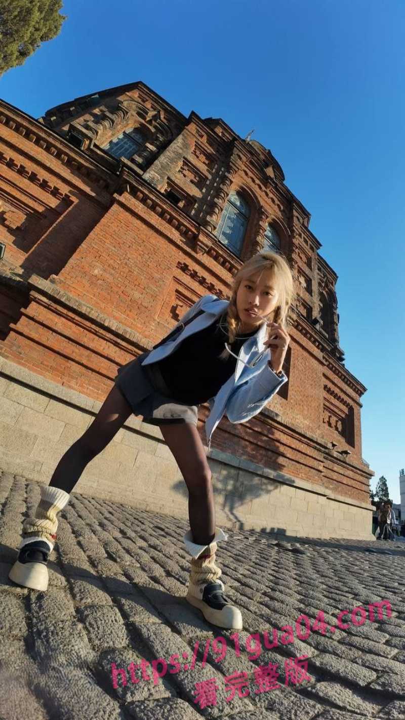 小情侣私录曝光 女友穿兔女郎装让他彻底缴械 配图3