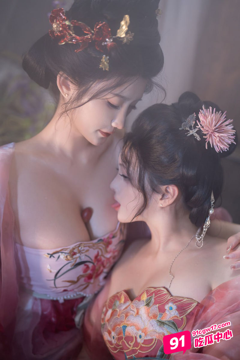 抖音微博动漫网红博主夏夏子&星澜 古装双女温泉斗奶 场面相当香艳让人直流口水！ 配图4
