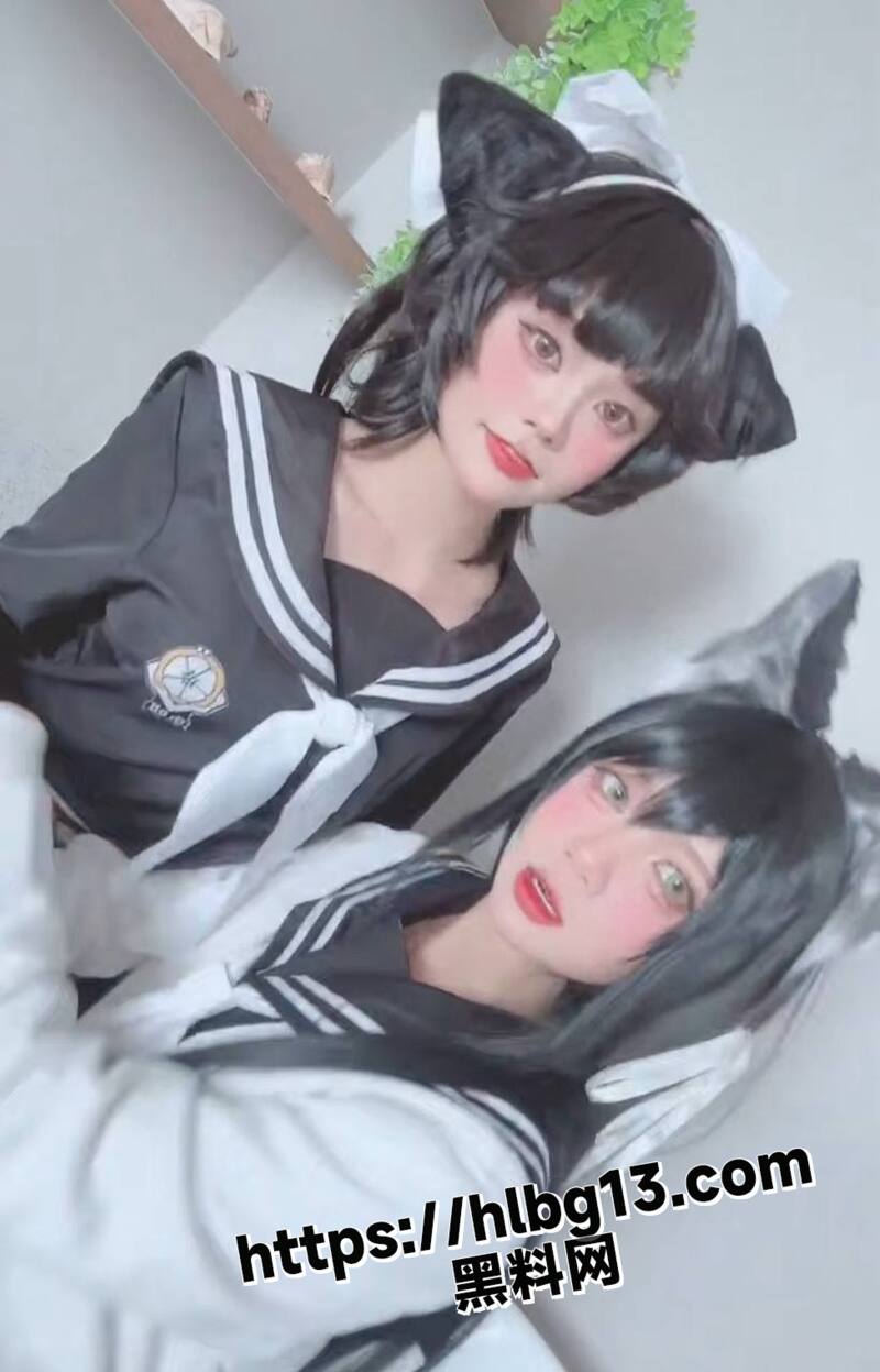 onlyfans博主 PoppaChab 双人Cosplay成行 互相摸逼场面十分香艳！